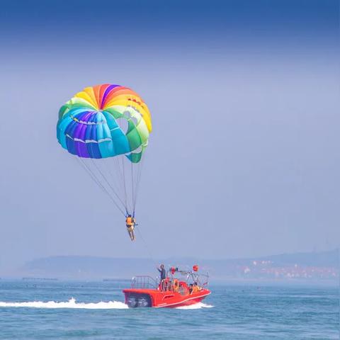 (《开心宝贝之开心超人》)【开心宝贝之开心超人带着笑容飞翔，让快乐传遍每个角落】。