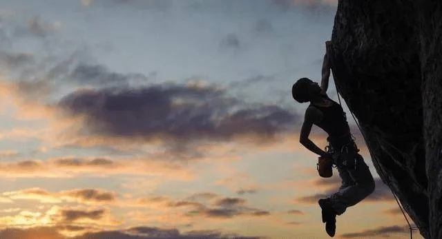 在磨难之间如何找乐趣，玩出智慧与坚强：探索生命中的挑战与乐趣