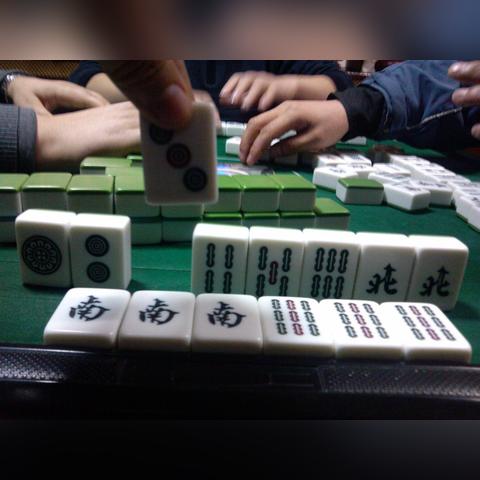 梦幻麻将馆苹果版：畅享经典麻将游戏，体验虚拟世界中的激情对局与社交乐趣