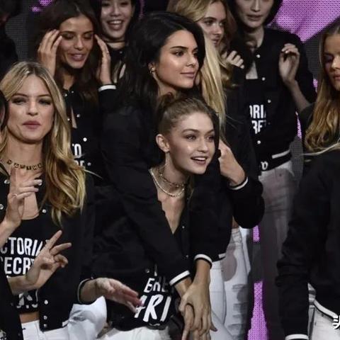 探究DNF100无双版本:透视新星级系统及角色强化技能对战斗力的影响与选角策略 探究DNF100无双版本:透视新星级系统及角色强化技能对战斗力的影响与选角策略