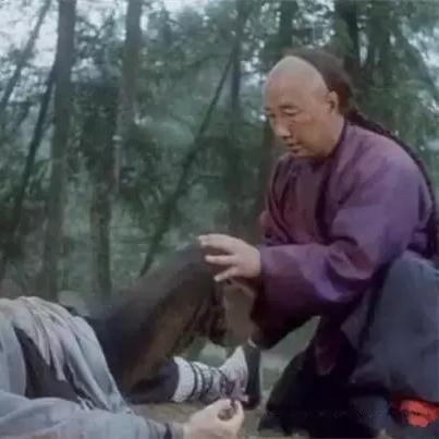 探讨最强组合：在多英雄对战环境中，龙之剑圣哪个搭档组合能力最强大？