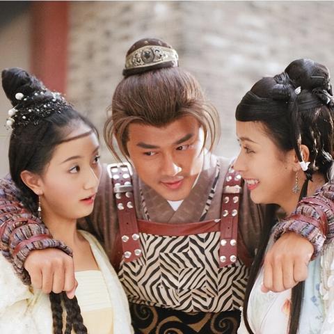 在虚空物语公益服中，我们携手共创爱心盛宴，启迪心灵，传递温暖。