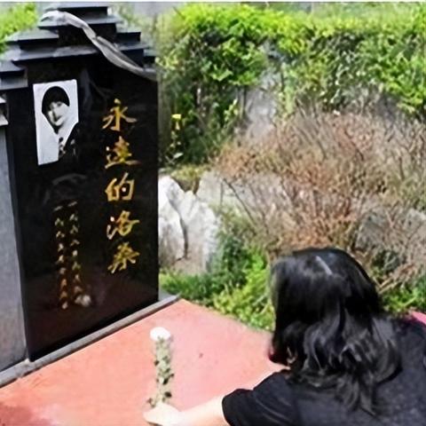 轻功水上漂搞笑下一句：当轻功遇上水面，谁才是真正的‘武林笑星’？